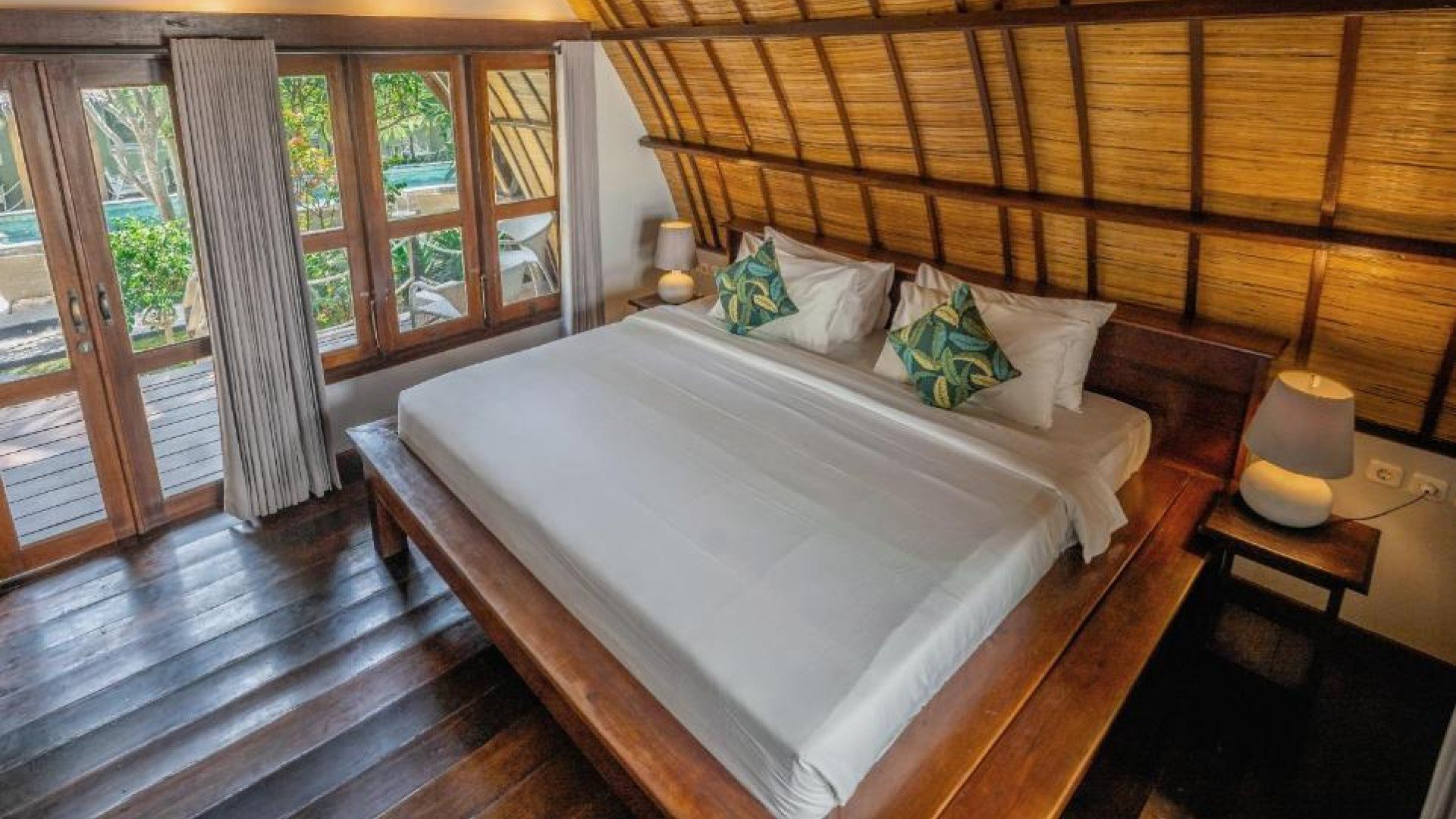 Manta Dive traditional Lumbung bungalow
