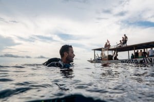 diver coming back - manta dive gili trawangan