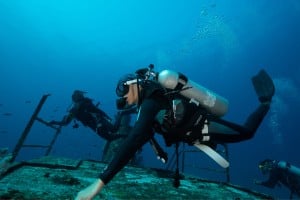 divers at wreck gili islands
