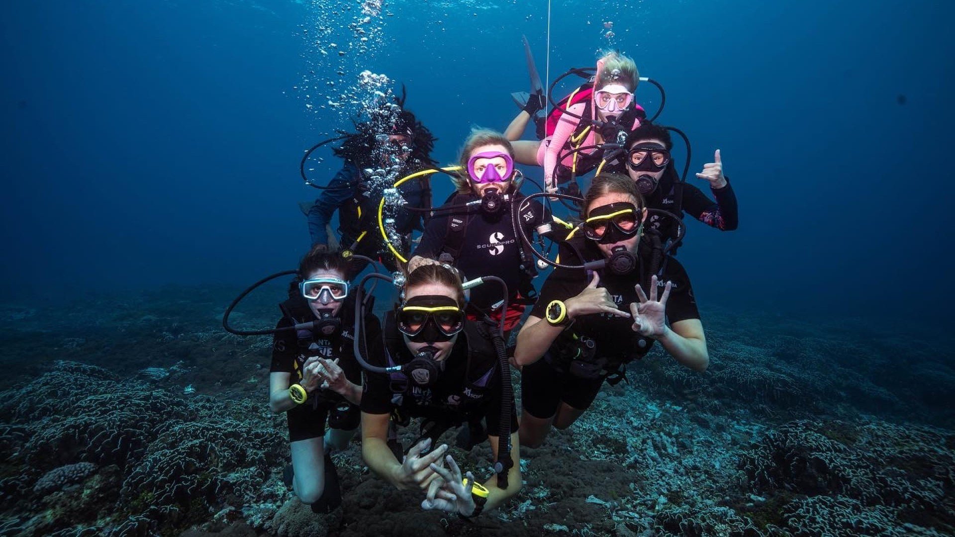 group photo on the reef gili islands