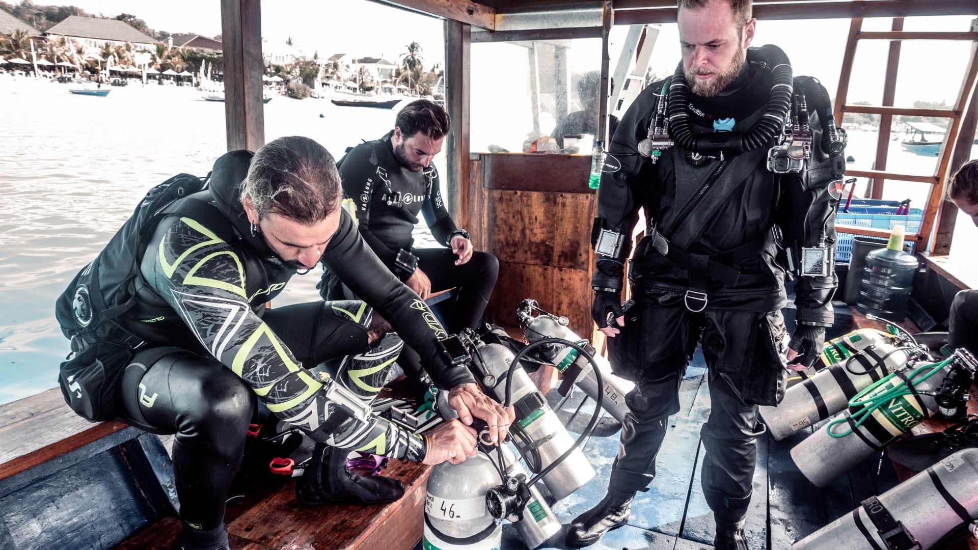 equipment checks - Manta Dive Tech Gili T